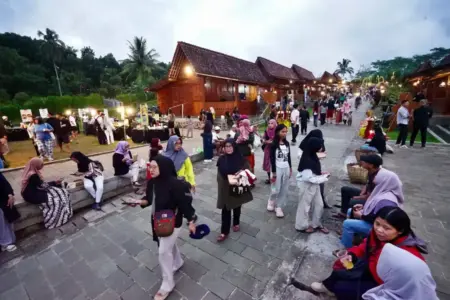 Beragam Pertunjukan Seni dan Budaya, Senja di AWT Banyuwangi Diserbu Ribuan Wisatawan Foto BeritaJatim.com