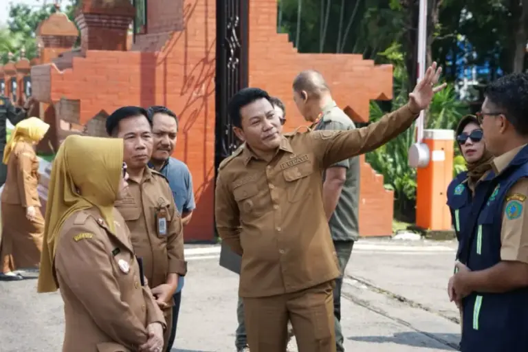 Tak Sekadar Ruang Terbuka, Alun-alun Sidoarjo Jadi Jujugan Wisata, Bupati Sidoarjo Ajak Jaga Kebersihan Foto BeritaJatim.com