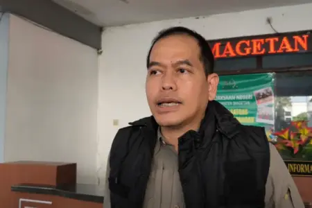 Kejari Perpanjang Penahanan Ketua DPRD Magetan dan 5 Tersangka Korupsi Dana Hibah Pokir Rp242 Miliar Foto BeritaJatim.com