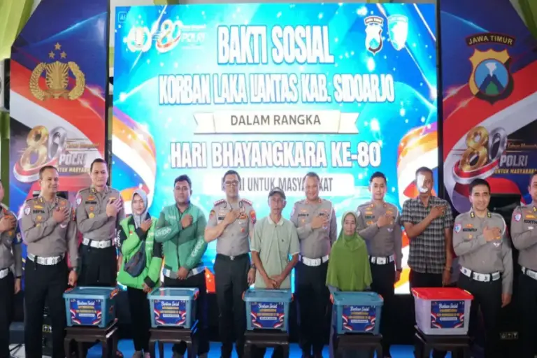 Polresta Sidoarjo Gelar Kegiatan Bakti Sosial di Kecamatan Tanggulangin Foto BeritaJatim.com