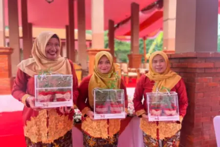 HUT ke-108 Kota Mojokerto, Souvenir Bibit Cabai dan Karangan Bunga Tanaman Hidup Curi Perhatian Foto BeritaJatim.com