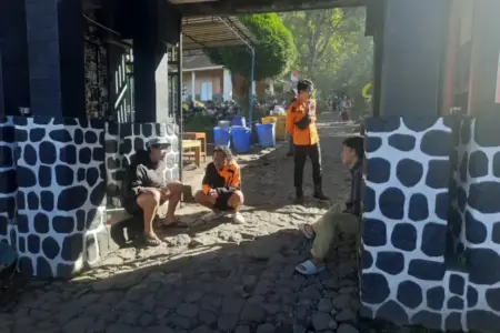 Pendaki Gunung Lawu Membludak saat Libur 1 Muharram 1448 H, Jalur Cemoro Sewu Catat 1.537 Pendaki Foto BeritaJatim.com