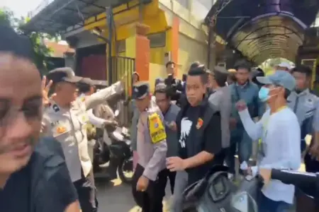 Beraksi Saat Pembagian 1 Juta Telur di Blitar, Copet asal Surabaya Ditangkap Foto BeritaJatim.com