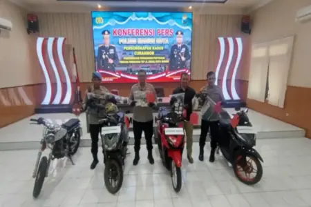 Modus Manfaatkan Kelengahan Korban, 4 Pelaku Curanmor Ditangkap Foto BeritaJatim.com