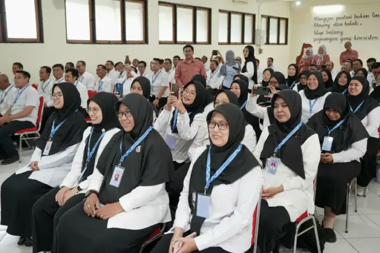 Banyak Lulusan Cepat Menyerah, Dindik Jatim Gembleng Kompetensi Guru Vokasi Foto BeritaJatim.com