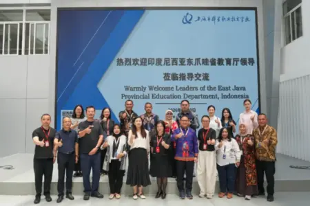 Disdik Jatim Gandeng HGI Research Centre Tiongkok, Siapkan Talenta Digital Berdaya Saing Global Foto BeritaJatim.com