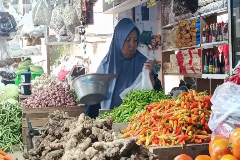 Nilai Tukar Rupiah Anjlok, Harga Bahan Pokok di Lumajang Terdampak Foto BeritaJatim.com