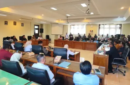 Tambang Galian C di Sayutan Diprotes Warga, DPRD Magetan Minta Aktivitas Dihentikan Sementara Foto BeritaJatim.com