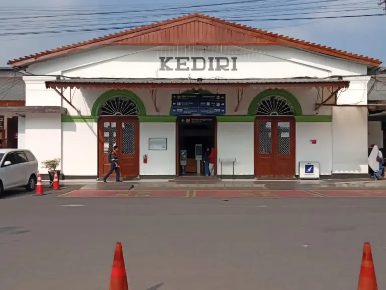Car Free Night Kediri Mulai Digelar, KAI Imbau Pelanggan Sesuaikan Akses ke Stasiun Foto BeritaJatim.com