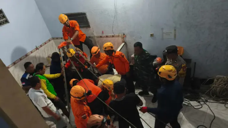 Remaja 15 Tahun Terjatuh ke Sumur Sedalam 25 Meter di Ponorogo Foto BeritaJatim.com