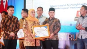 Kabupaten Mojokerto Raih Penghargaan RTLH Tertinggi di Expo Konstruksi Jatim 2026 Foto BeritaJatim.com