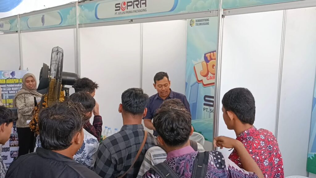 Job Fair Tulungagung Buka 3.750 Lowongan Kerja, Disnakertrans Target Turunkan Pengangguran 1 Persen Foto BeritaJatim.com