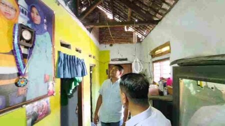 Bupati Sidoarjo Tinjau RTLH di Krembung, Renovasi Ditarget Mulai Juli 2026 Foto BeritaJatim.com