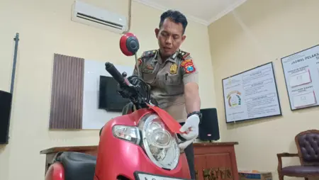 Modus Cari Kos Pakai KTP Orang Lain, Pencuri Motor di Kediri Ditangkap Polisi Foto BeritaJatim.com