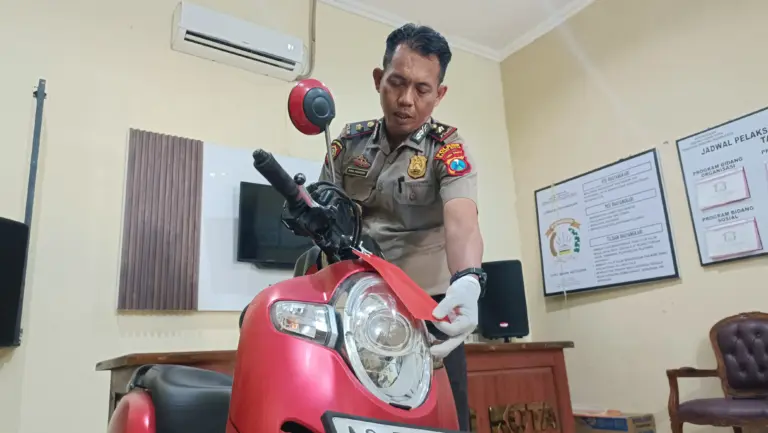 Modus Cari Kos Pakai KTP Orang Lain, Pencuri Motor di Kediri Ditangkap Polisi Foto BeritaJatim.com
