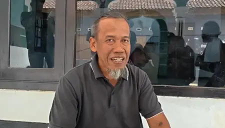 Terekam CCTV, 2 Pria Berpura-pura Wudhu Sebelum Gasak Kotak Amal Masjid di Ponorogo Foto BeritaJatim.com