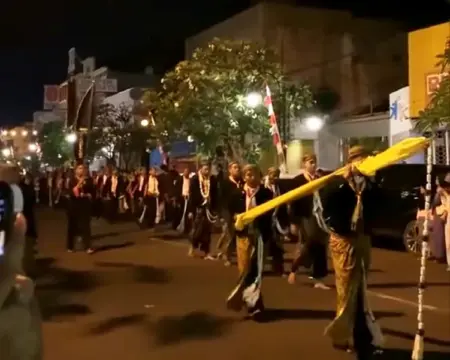 Bedol Pusaka Awali Grebeg Suro 2026, Tiga Pusaka Ponorogo Dikawal ke Kota Lama Foto BeritaJatim.com