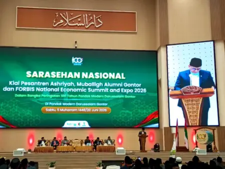 100 Tahun Pondok Gontor Ponorogo, Wamenag Dorong Pesantren Cetak Pemimpin Bangsa Foto BeritaJatim.com