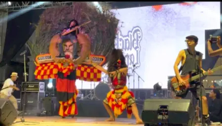 Rock dan Reog Meledak di Mataraman Rockfest, Black Langues Bikin Penonton Terpukau Foto BeritaJatim.com