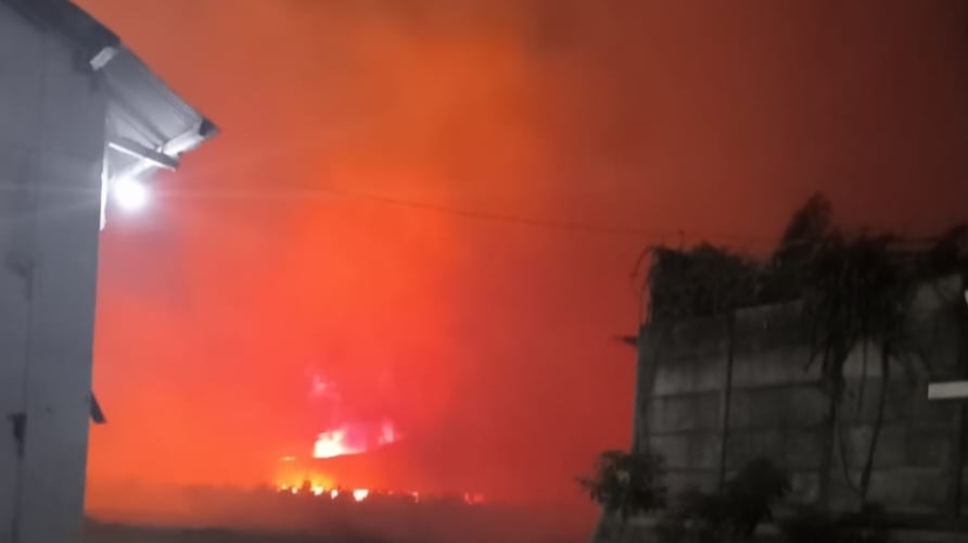 Gudang Tembakau PT Sadana Arif Nusa di Bondowoso Terbakar, Mesin Penggiling Ikut Hangus Foto BeritaJatim.com
