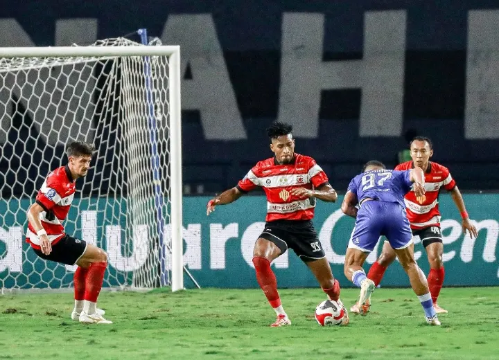 Madura United Pertahankan Medonça, Simbol Loyalitas dan Dedikasi Sektor Belakang Foto BeritaJatim.com
