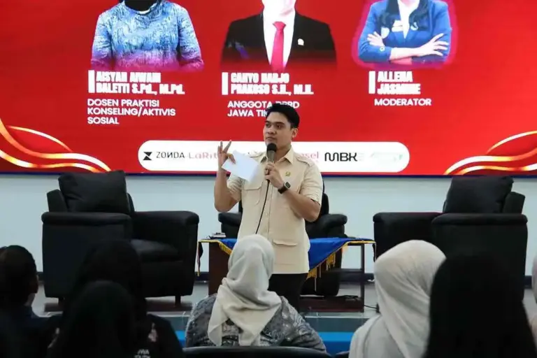 Cahyo Harjo Ajak Mahasiswa Memaknai Demokrasi Pancasila untuk Perkuat Persatuan Bangsa Foto BeritaJatim.com
