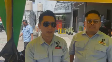Gelar Ganti Oli Gratis untuk 200 Ojol di Surabaya, Gibranku Jatim: Mereka Penopang Ekonomi Masyarakat Foto BeritaJatim.com