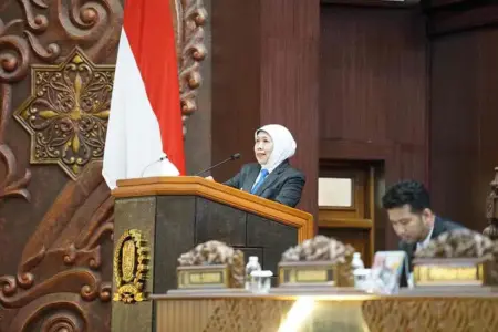 Khofifah Sampaikan Nota Keuangan APBD Jatim 2026: Realisasi Pendapatan Daerah Lampaui Target Foto BeritaJatim.com