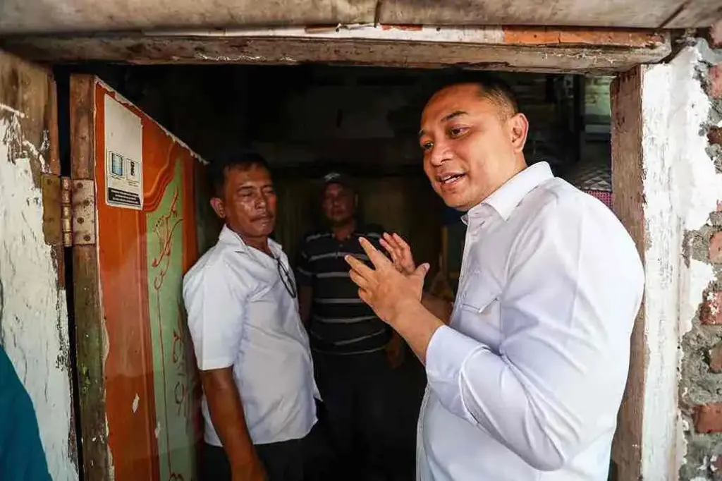 Pemkot Surabaya Raih Penghargaan RTLH Tertinggi, Target Tuntaskan 7.196 Rutilahu pada 2027 Foto BeritaJatim.com