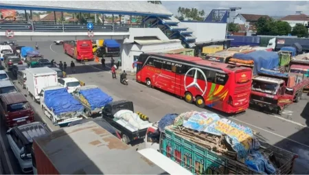 Kemacetan Ketapang Terjadi Saat Musim Libur, GAPASDAP: Kapasitas Infrastruktur Penyeberangan Harus Segera Ditingkatkan Foto BeritaJatim.com
