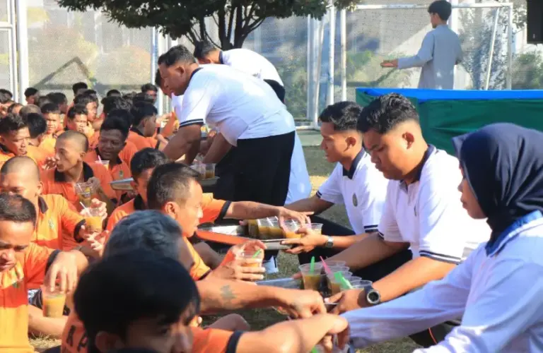 Kalapas Madiun Ingatkan Warga Binaan Jauhi Halinar Saat Senam Pagi Rutin Foto BeritaJatim.com