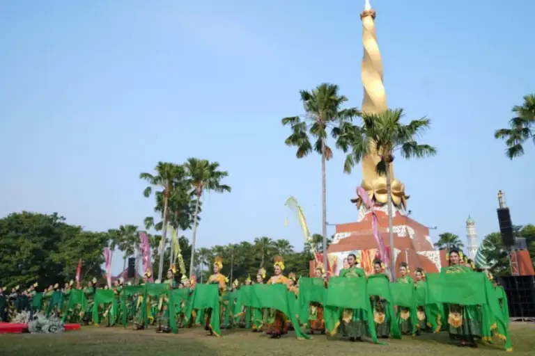Lenggang Brantas dan Pesona Gus Yuk Warnai Hari Jadi ke-108 Kota Mojokerto Foto BeritaJatim.com