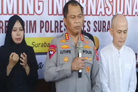Polrestabes Surabaya Tambah Tersangka Baru Kasus Scamming Internasional Foto BeritaJatim.com
