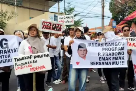 Massa Pro MBG Gelar Aksi Damai di Mojokerto, Dukung Program Unggulan Prabowo Foto BeritaJatim.com