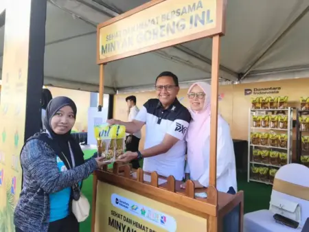 Perluas Ekspansi, PT INL Gelar Operasi Pasar Minyak Goreng Murah di Surabaya Foto BeritaJatim.com
