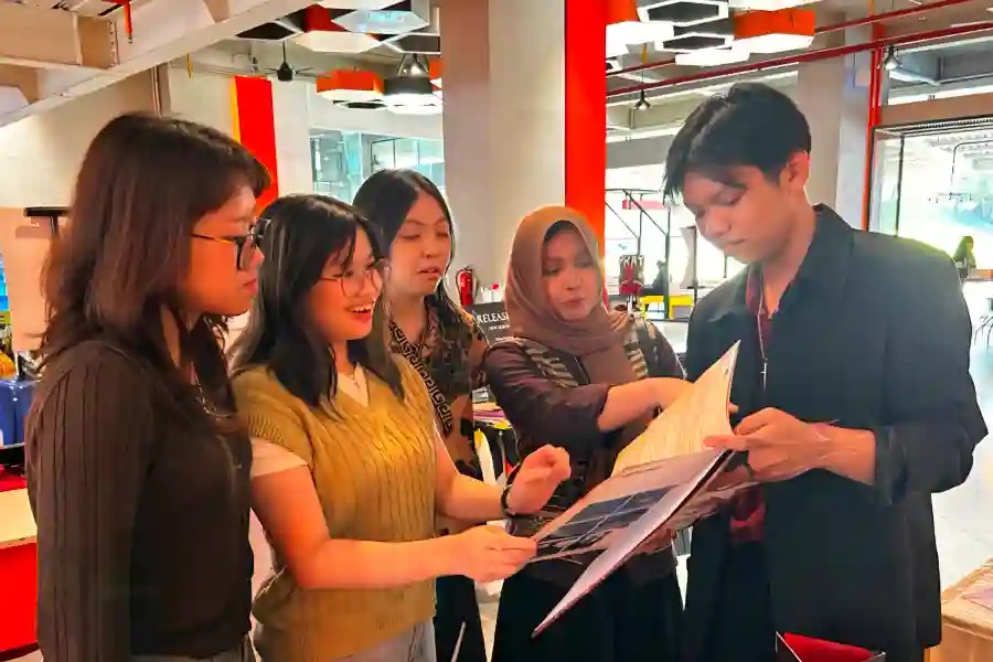 Mahasiswa VCD Universitas Ciputra Terjemahkan Emosi Musik Menjadi Visual Foto BeritaJatim.com