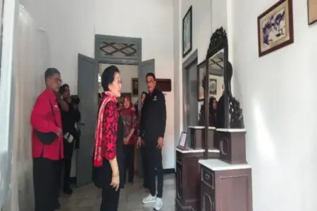 Momen Nostalgia Megawati di Rumah Sang Eyang di Blitar Foto BeritaJatim.com