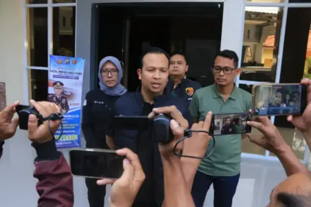 Hendak Kabur ke Bali, Penjual Motor Curian Asal Sleman Dibekuk di Terminal Ngawi Foto BeritaJatim.com