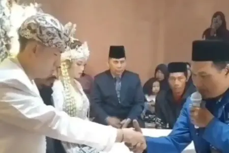 Viral! WNA Taiwan Nikahi Gadis Lereng Lawu Magetan dengan Mahar Rp580 Juta Foto BeritaJatim.com