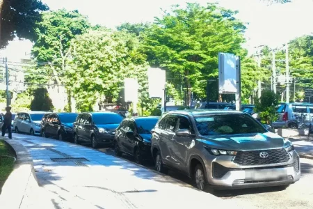 Pemkot Surabaya Godok Aturan Setiap Warga yang Memiliki Mobil Wajib Punya Garasi Foto BeritaJatim.com