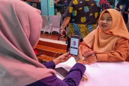 Driver Ojol Ibu-ibu di Surabaya Sambut Positif Uji Coba Sistem Perlinsos Foto BeritaJatim.com