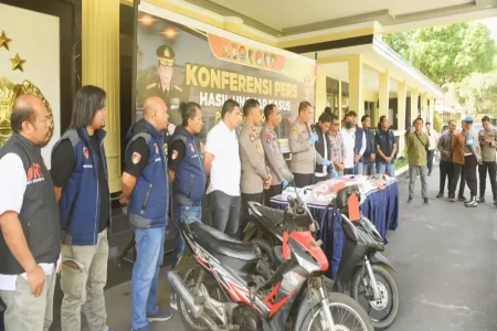 Polres Bondowoso Ungkap Tiga Kasus Curanmor dan Perampasan Motor, Tiga Pelaku Diamankan Foto BeritaJatim.com