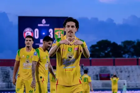 Francisco Rivera Betah di Persebaya, Siap Kejar Prestasi Lebih Tinggi pada Musim 2026/2027 Foto BeritaJatim.com