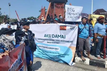 Relawan SPPG Blitar Raya Tolak Penghentian Program MBG, Nilai Penting untuk Cegah Stunting Foto BeritaJatim.com