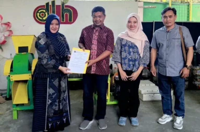 Gandeng BRIN dan DLH, Akademisi UB Latih Pengelola TPS3R Pamekasan Produksi Sabun Ramah Lingkungan Foto BeritaJatim.com