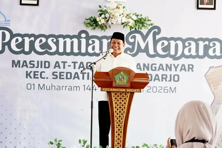 Resmikan Menara Masjid At-Taqwa Kalanganyar, Bupati Sidoarjo Tegaskan Komitmen Bangun Kawasan Pesisir Foto BeritaJatim.com