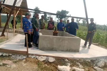 Sumur Tua di Sugio Lamongan Terindikasi Mengandung Migas Foto BeritaJatim.com