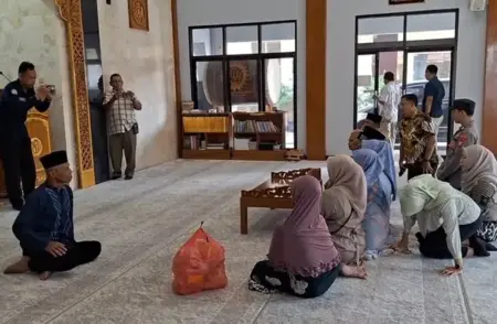 Pasangan Kekasih Tersangka Pengedar Sabu 2 Ons Dinikahkan di Polres Ngawi, Usai Akad Kembali ke Sel Foto BeritaJatim.com