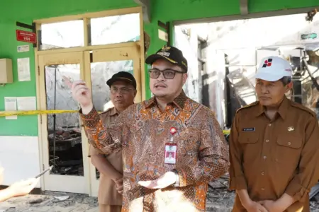 Mas Dhito Bakal Rehab Puskesmas Tiron Usai Kebakaran, Pelayanan Tetap Berjalan Foto BeritaJatim.com