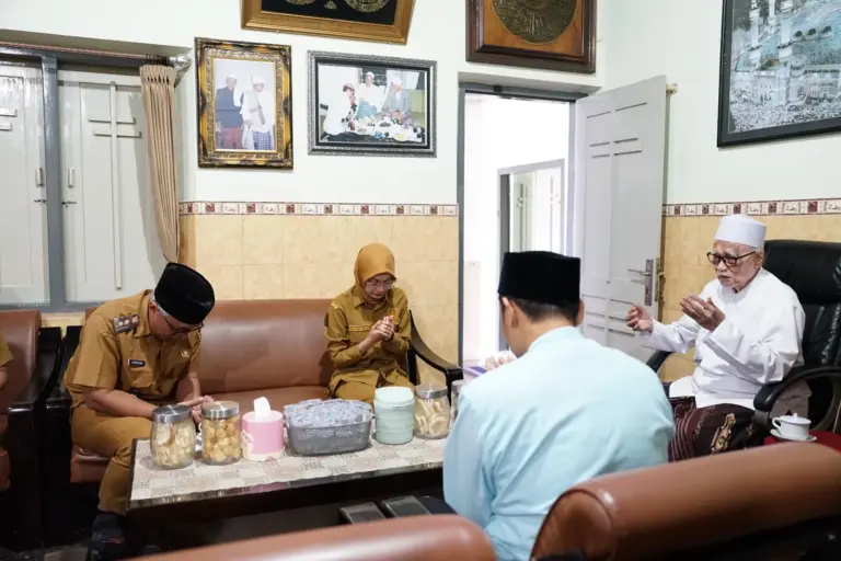 Mbak Wali dan Gus Qowim Sowan Ulama, Mohon Doa Keberkahan Kota Kediri Foto BeritaJatim.com